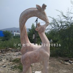 晚霞紅親嘴鹿,公園長頸鹿石雕