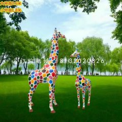 玻璃鋼彩繪長(zhǎng)頸鹿,公園動(dòng)物雕塑