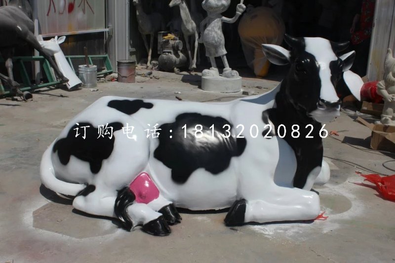 臥著的奶牛雕塑,玻璃鋼動物雕塑 (1)