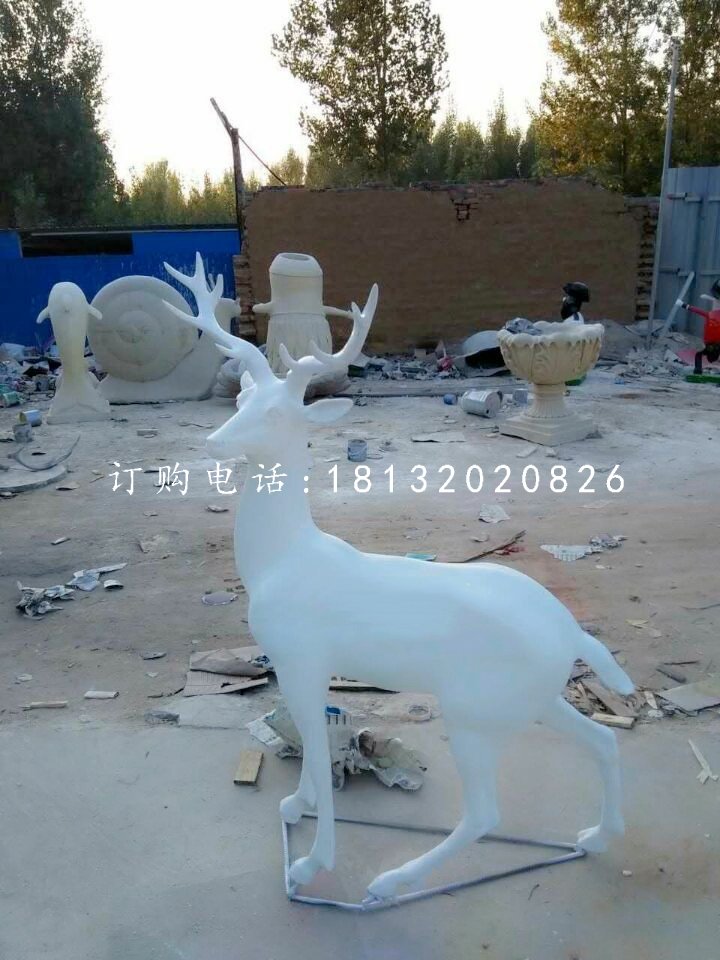 白色的小鹿雕塑,玻璃鋼動(dòng)物雕塑