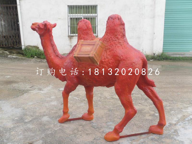 紅色駱駝雕塑，玻璃鋼動物雕塑