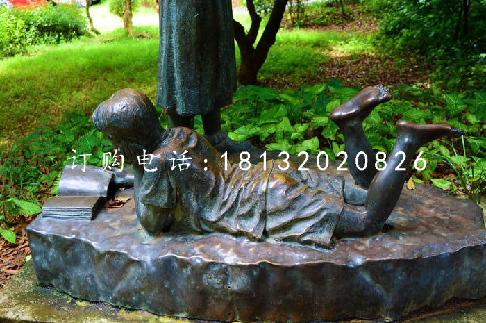 小孩趴著看書雕塑，公園景觀銅雕