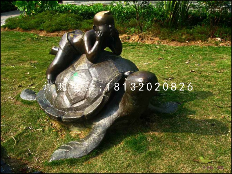 趴在烏龜上的小男孩銅雕，公園銅雕
