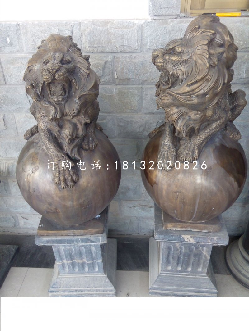 趴在球上的西洋獅銅雕,鑄銅獅子