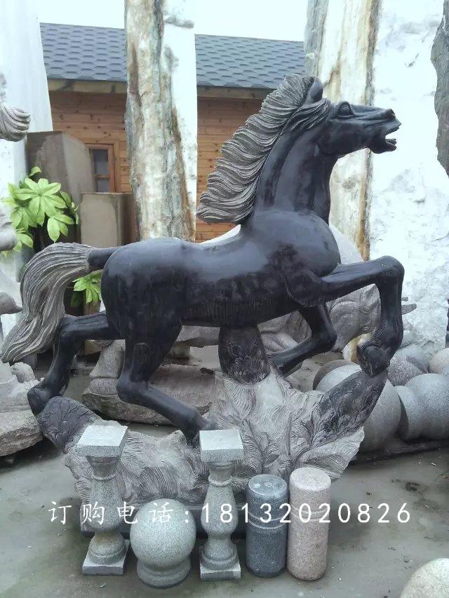 石雕馬，公園奔馬動物石雕.jpg