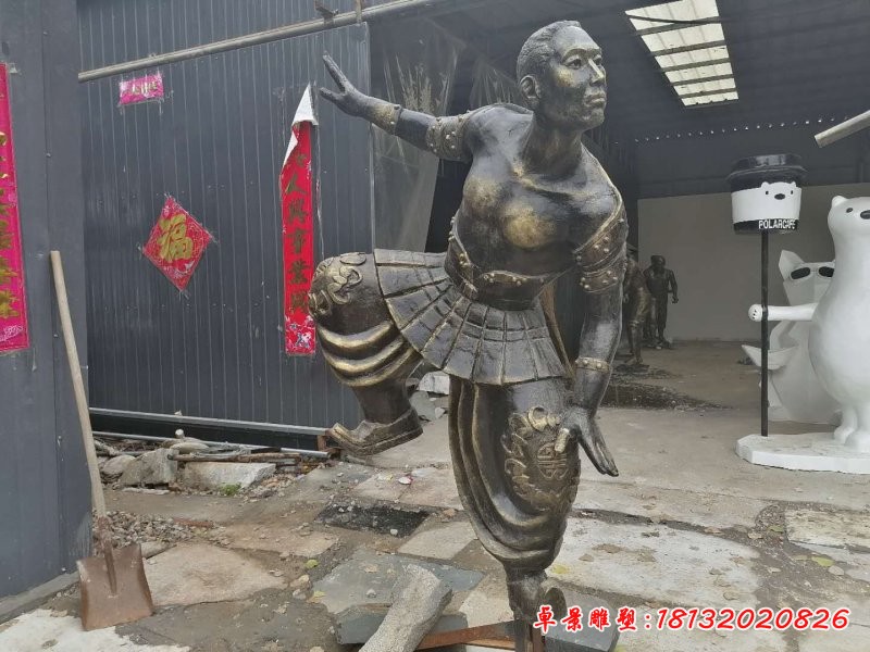 少數民族摔跤人物銅雕